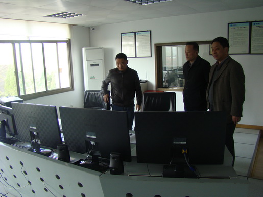 公司黨委書記、董事長(zhǎng)何族興到一線部門調(diào)研